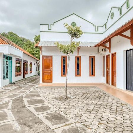 RedDoorz near Wisata Pantai Parangtritis Kretek Bagian luar foto