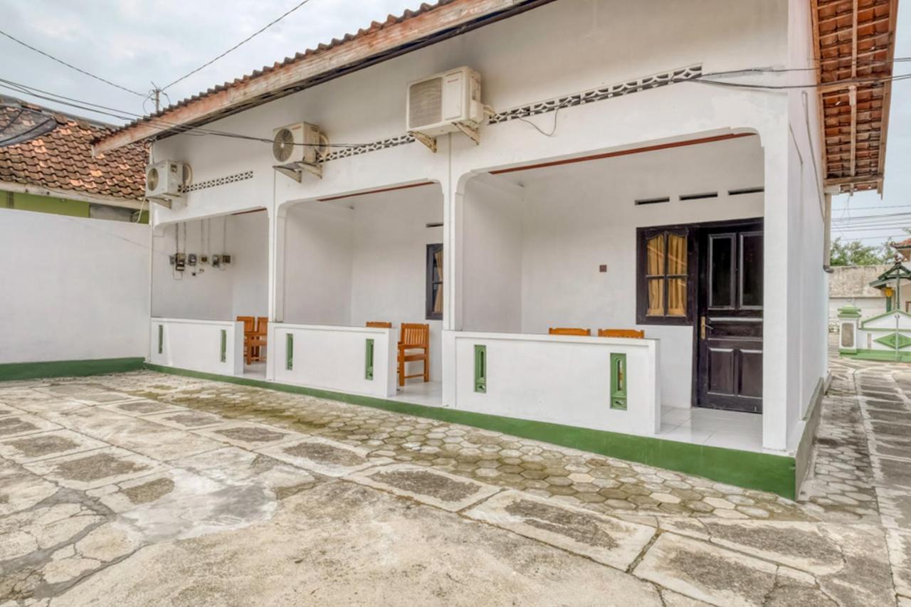 RedDoorz near Wisata Pantai Parangtritis Kretek Bagian luar foto
