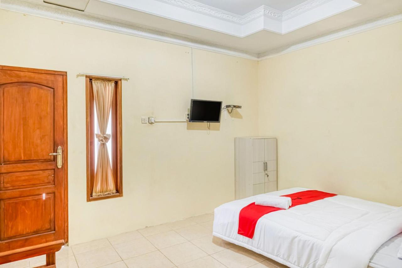 RedDoorz near Wisata Pantai Parangtritis Kretek Bagian luar foto
