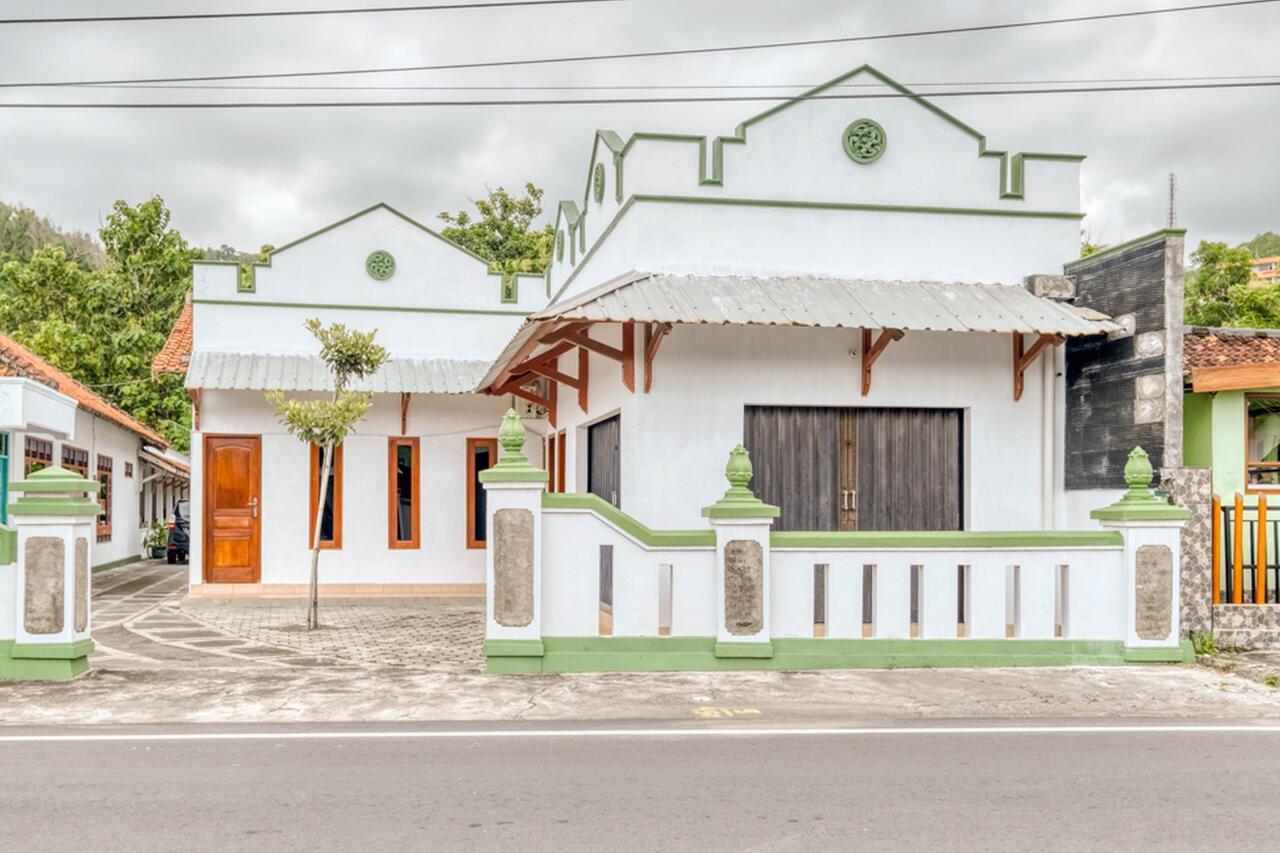 RedDoorz near Wisata Pantai Parangtritis Kretek Bagian luar foto