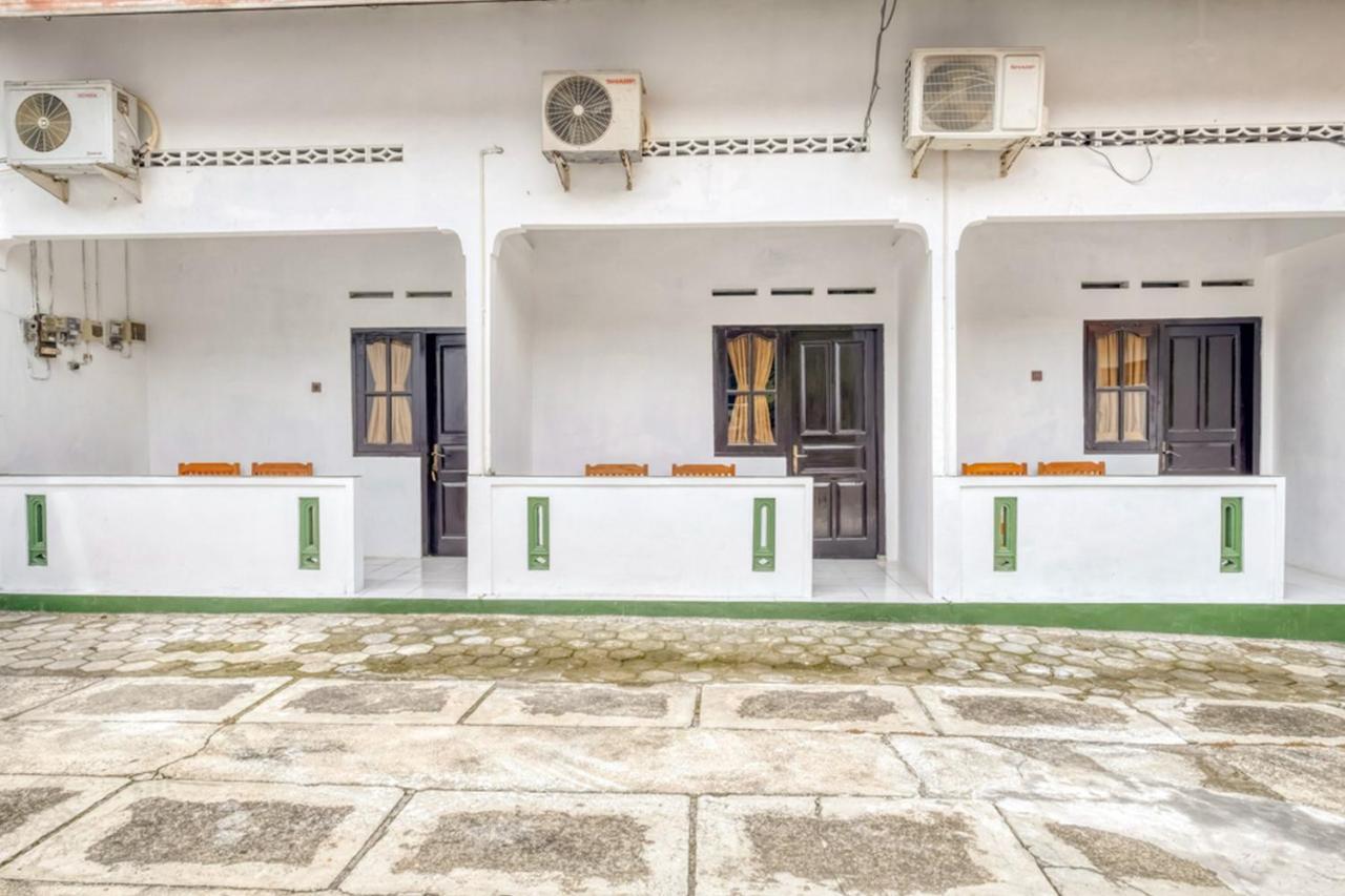RedDoorz near Wisata Pantai Parangtritis Kretek Bagian luar foto